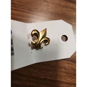 Vintage Small Gold‎ Tone Fluer De Lis Lapel Hat Pin.